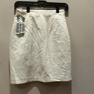 Mod Ecran Creamy lined skirt from Paris.  Size 38 (US 8)